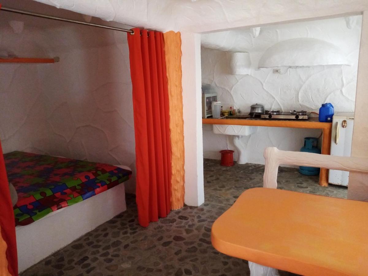Flintstone Mini-Cave Apartment Poctoy Bagian luar foto